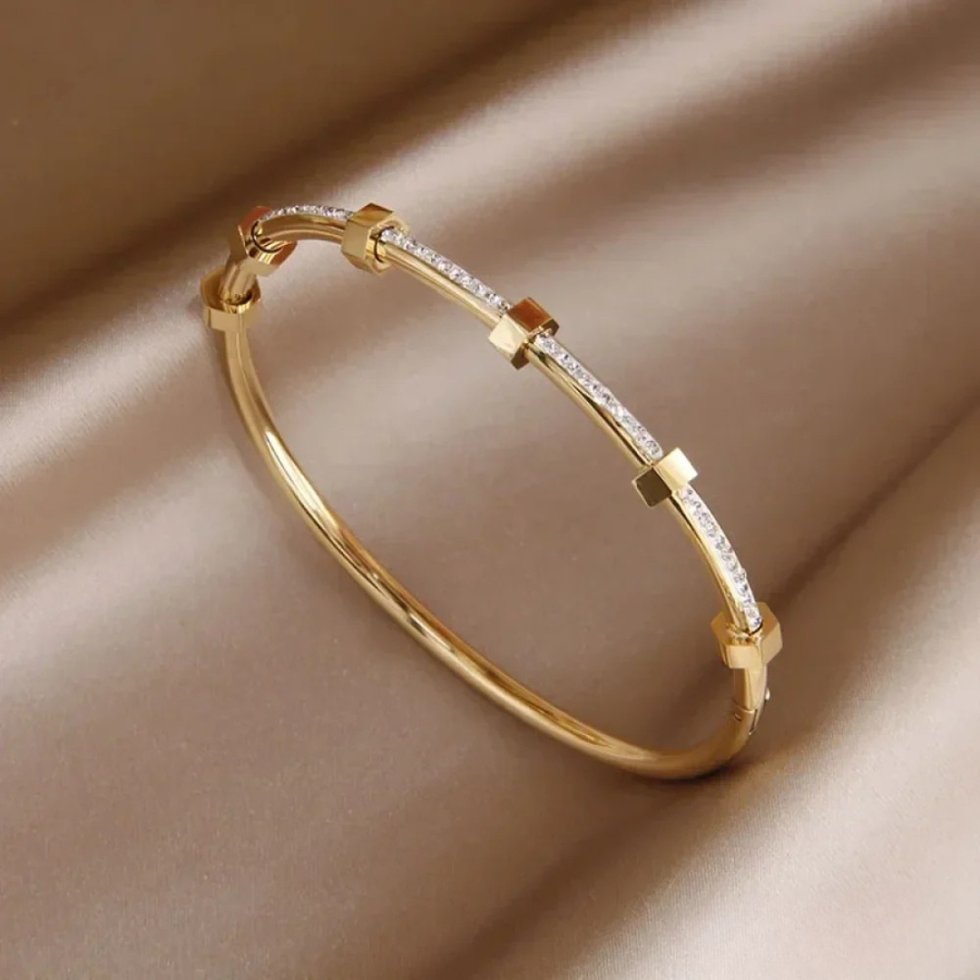 Chic Light Gold Bracelet