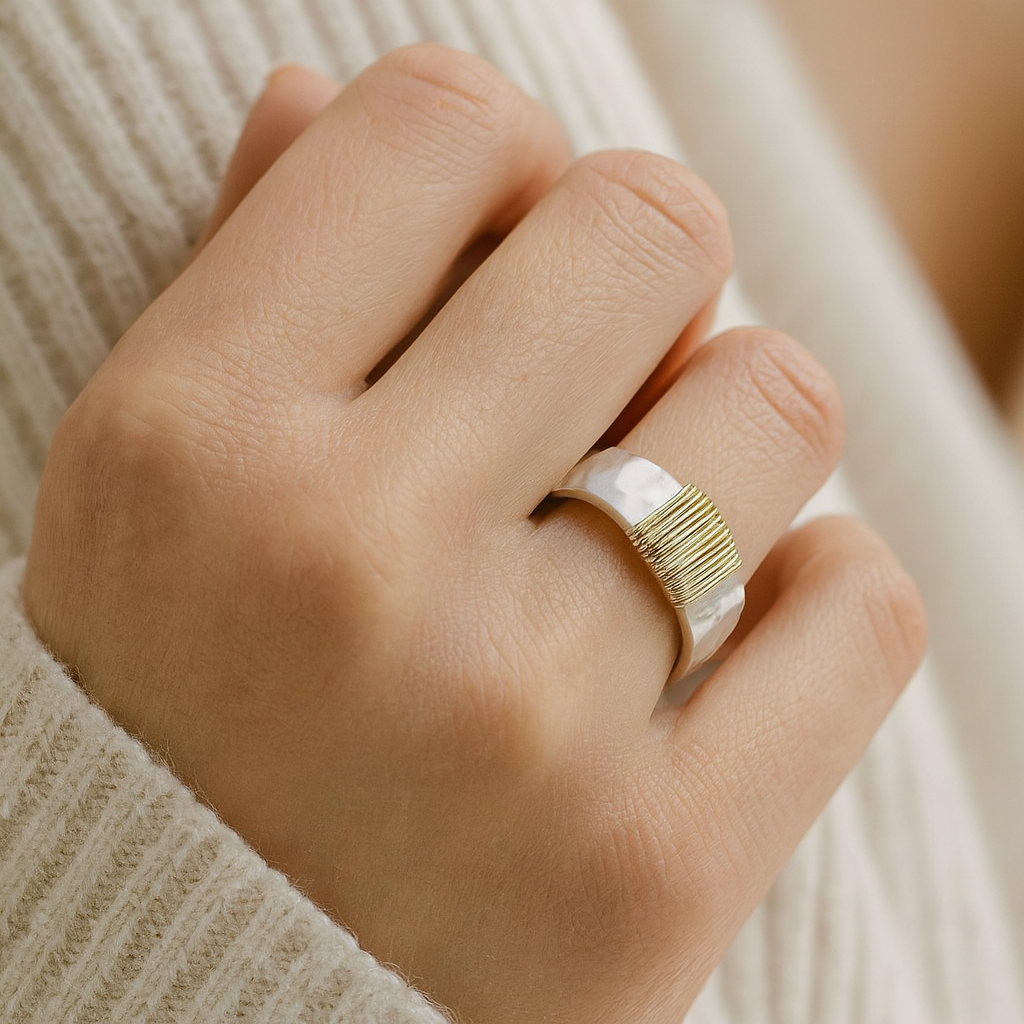 Emilia – Classic Gold and Silver Vintage Ring