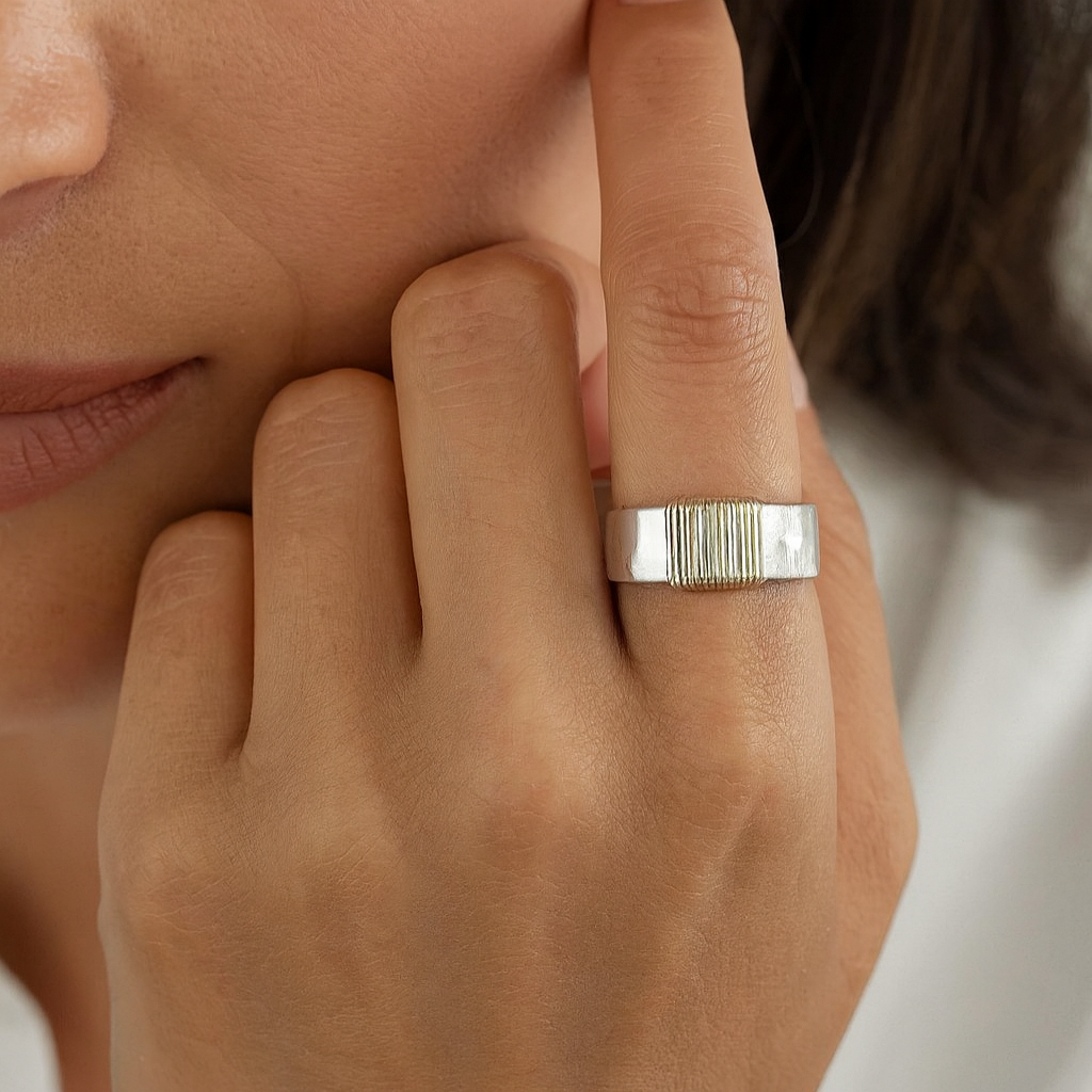 Emilia – Classic Gold and Silver Vintage Ring