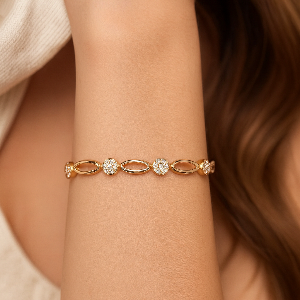 Claudia – Exquisite Gold Bracelet Adorned with Zirconia