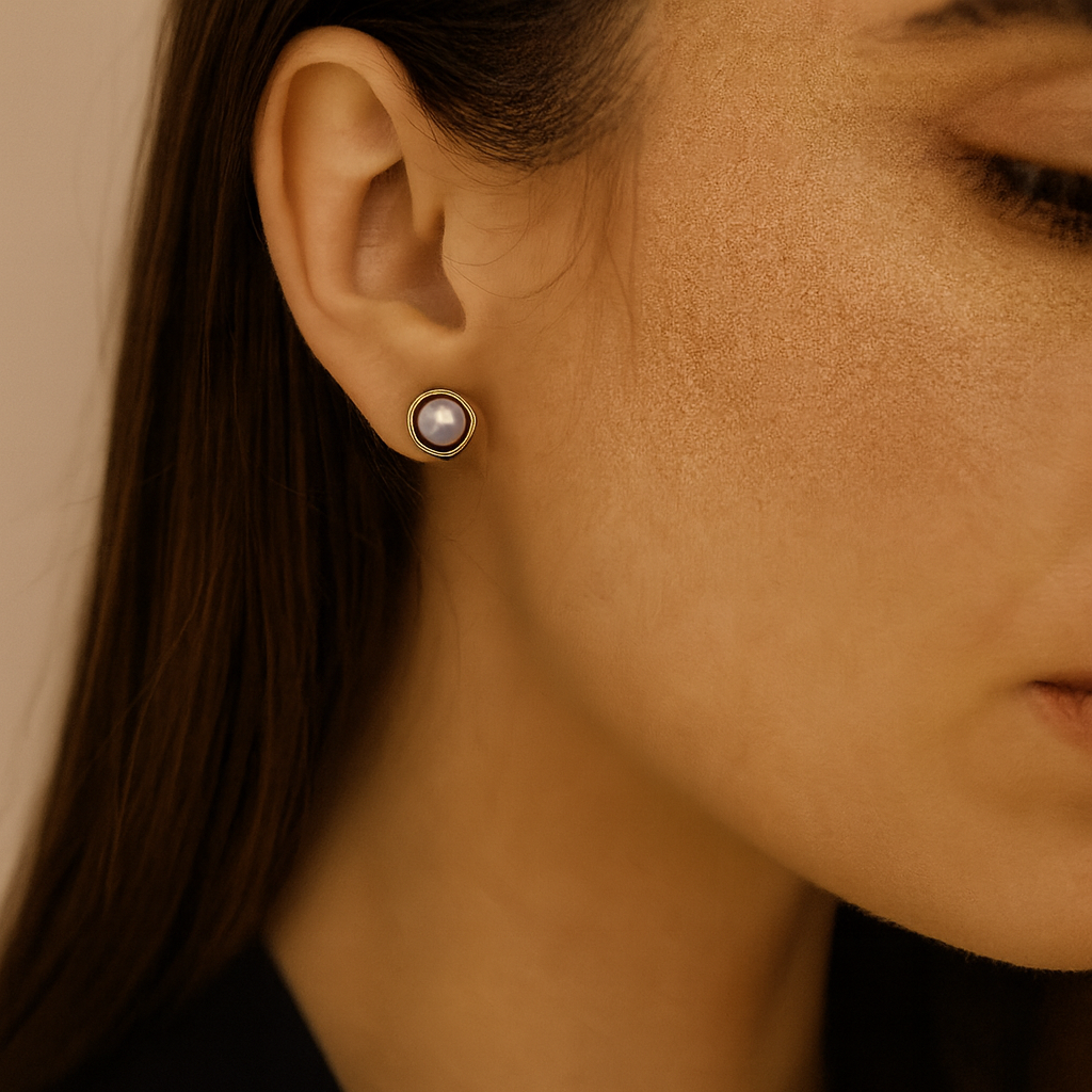Yvonne – Sophisticated Black Pearl Earrings