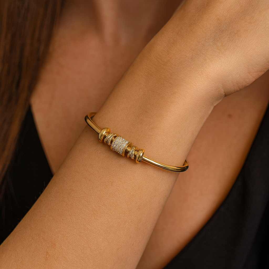 Nina – Adjustable Bracelet Featuring a Gold Charm