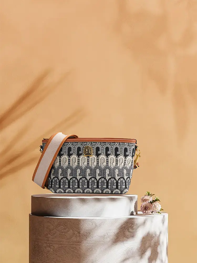 Urban Chic G-Jacquard Shoulder Bag