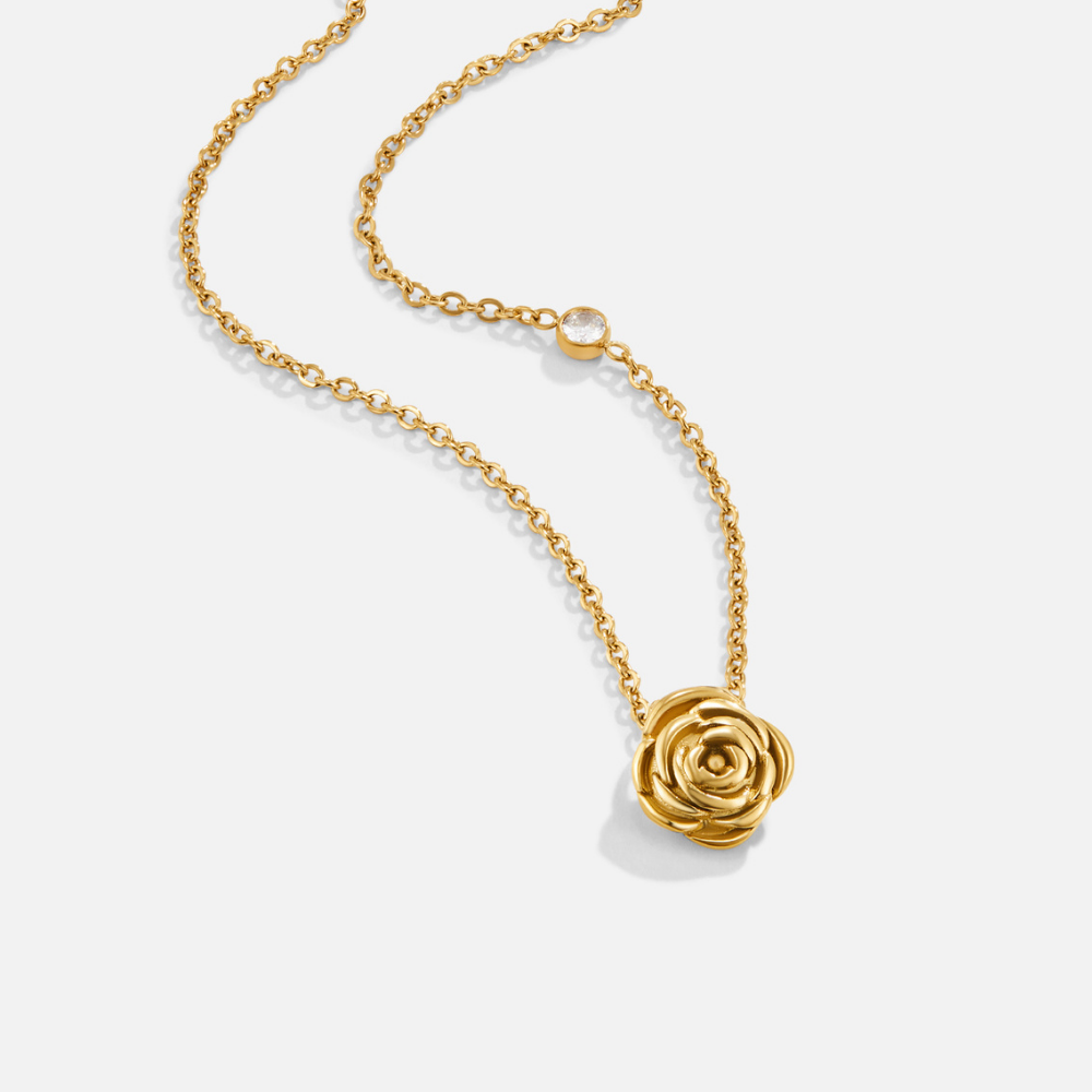 Leonora – Elegant Double Gold Necklace with Delicate Heart Accent