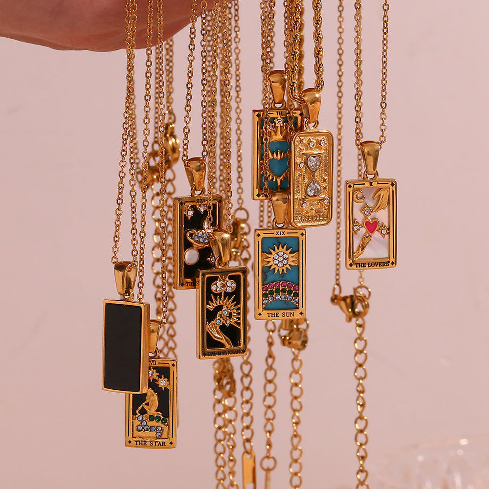 Sabina – Elegant Gold Necklace with Subtle Pendant