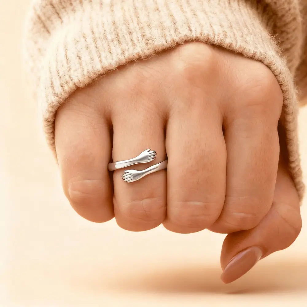 Mom's Embrace - Heartfelt Hug Ring