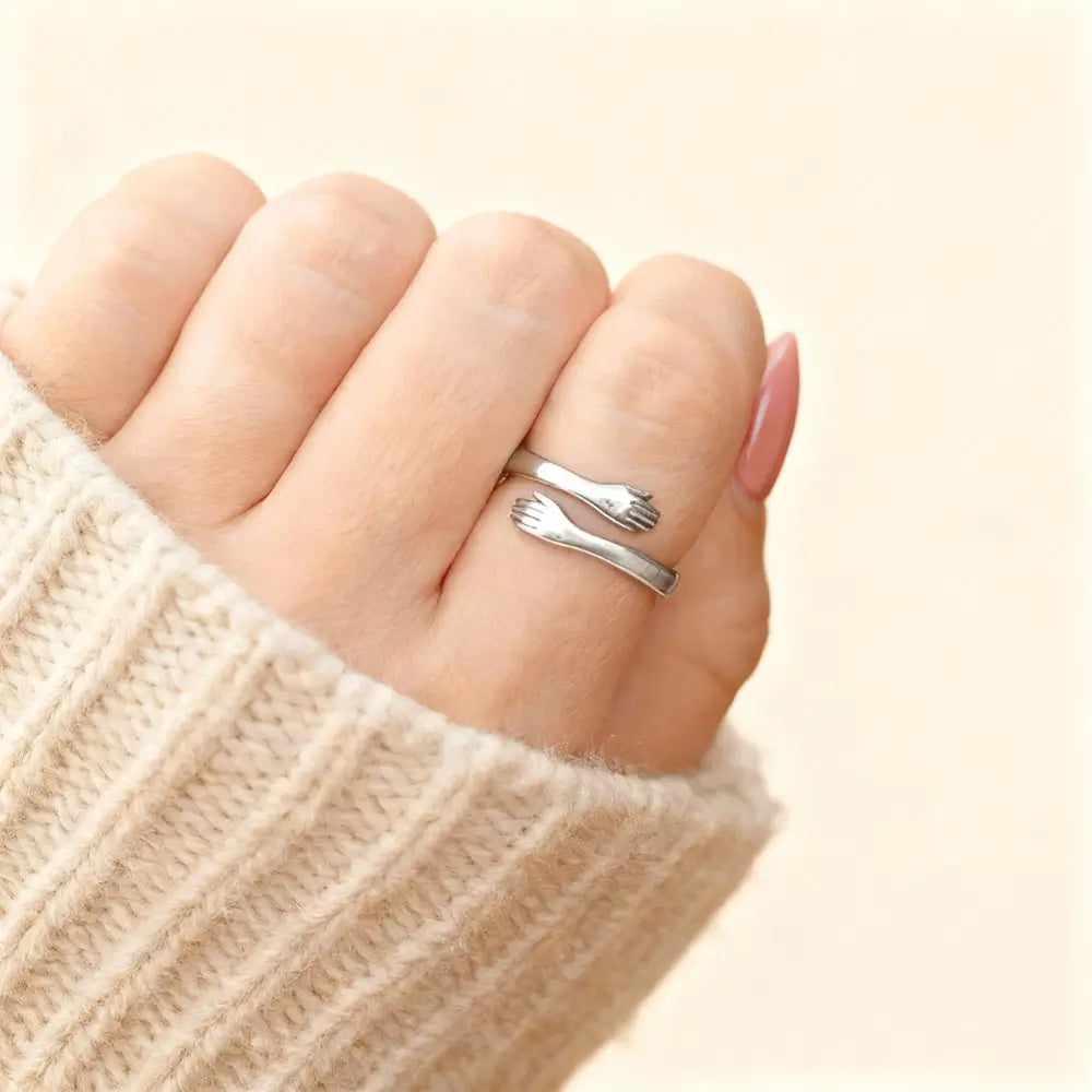 Mom's Embrace - Heartfelt Hug Ring