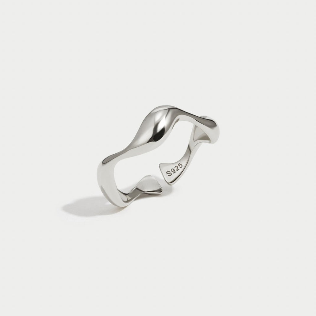 Tabea – Elegant Silver Ring with Graceful Curves