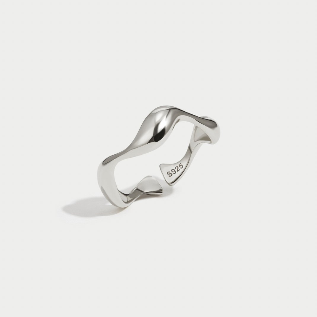 Tabea – Elegant Silver Ring with Graceful Curves