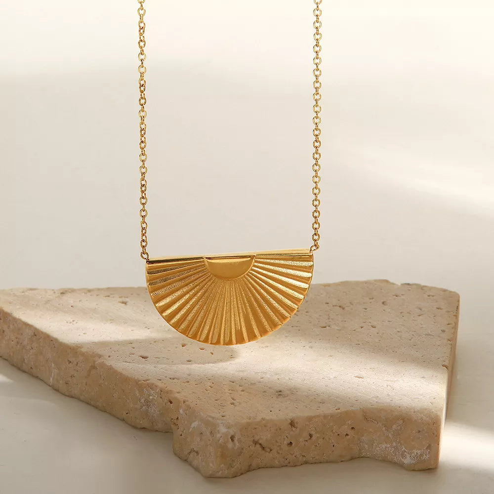 Eleonora – Wide Pendant Gold Necklace