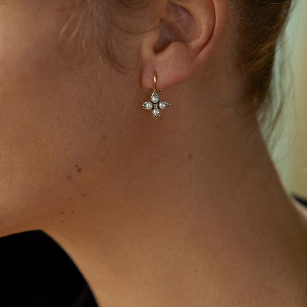 Daisy Mother-of-Pearl Earrings