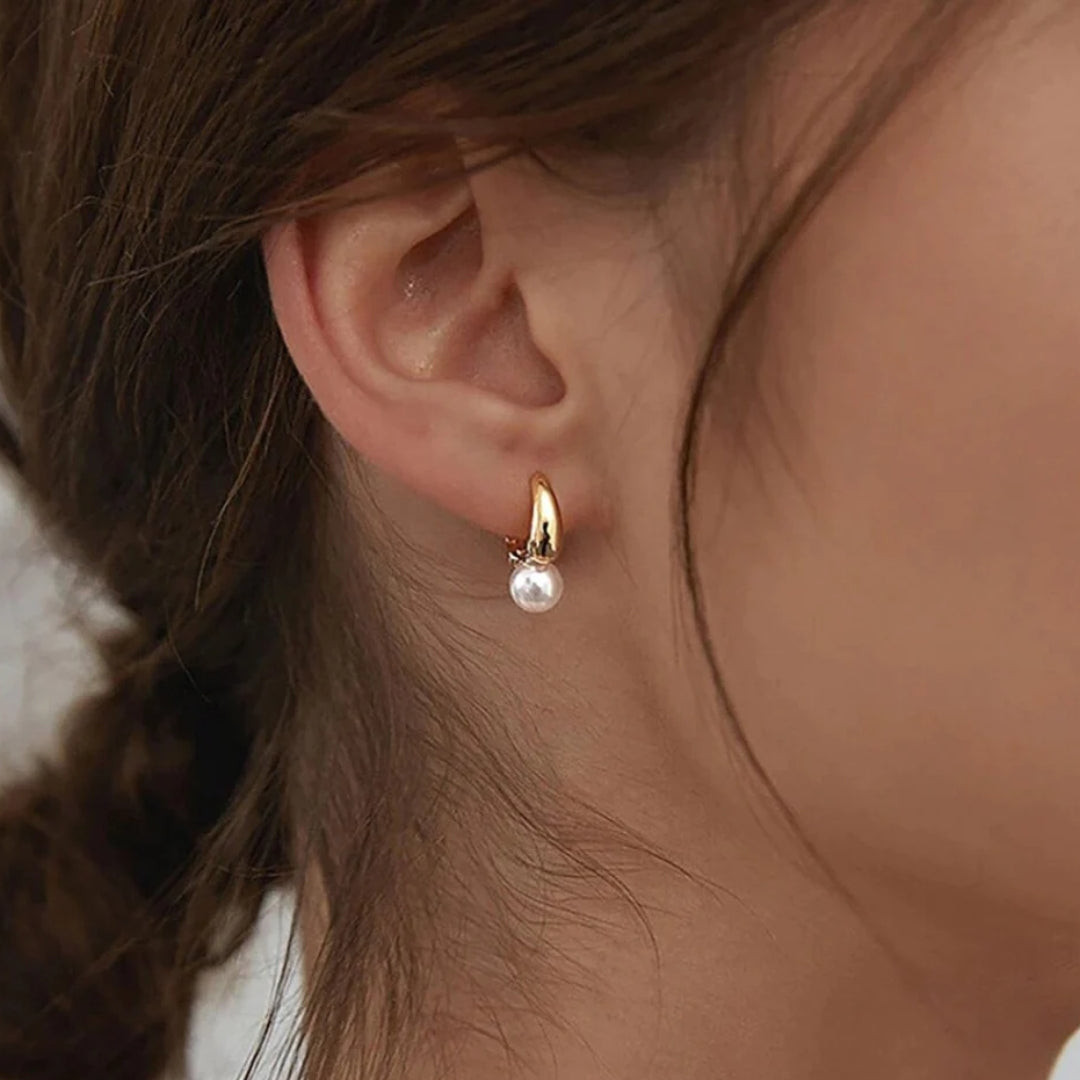 Valentina – Distinctive Golden Earrings Adorned with Pearls
