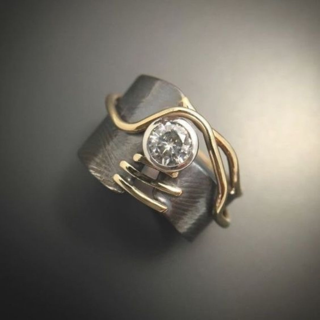 Laura – Dark Silver Vintage Ring Adorned with Zirconia