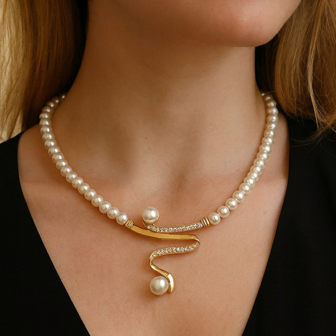 Susanne – Natural Pearl Necklace and Earring Set