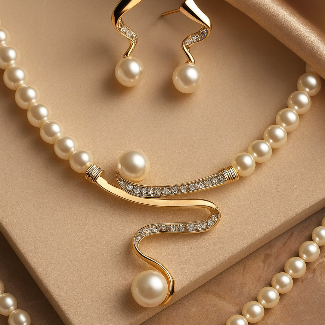 Susanne – Natural Pearl Necklace and Earring Set