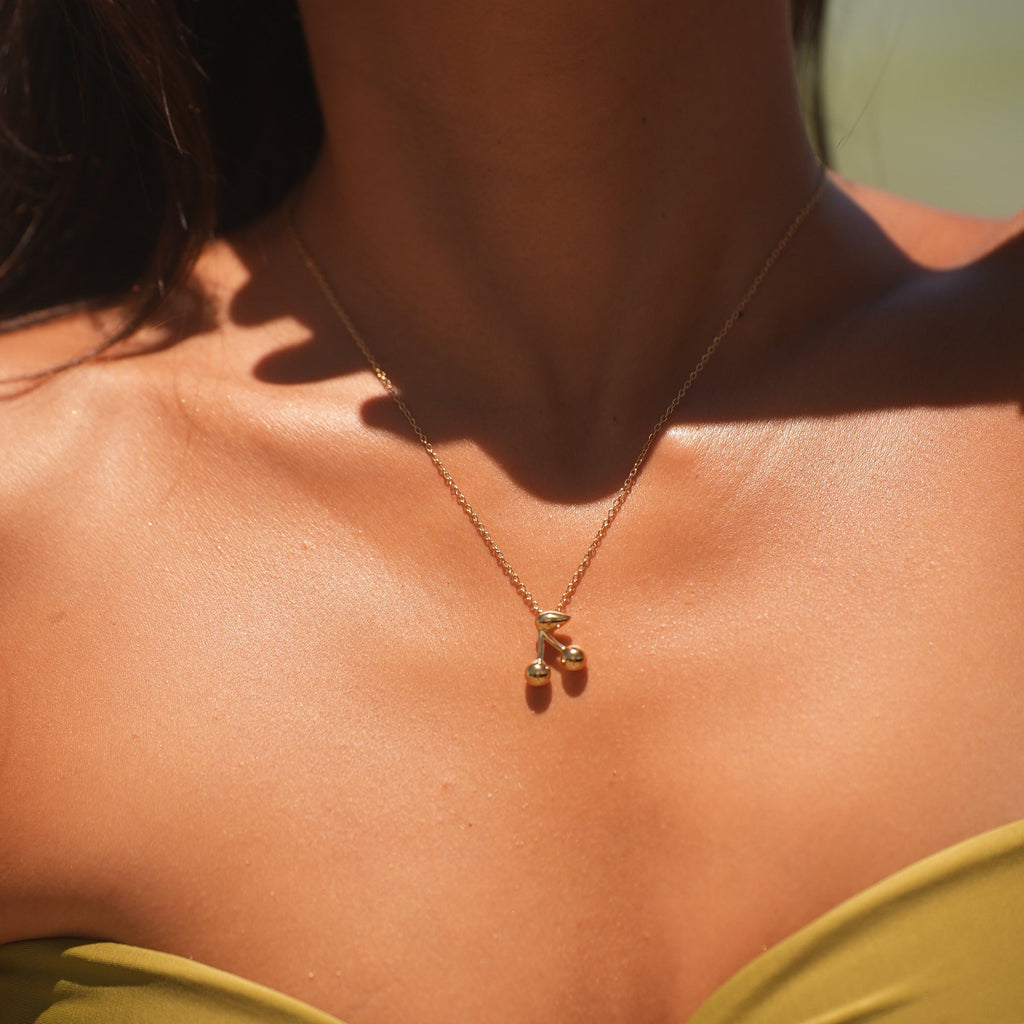 Amalia – Elegant Gold Necklace with Exquisite Pendant