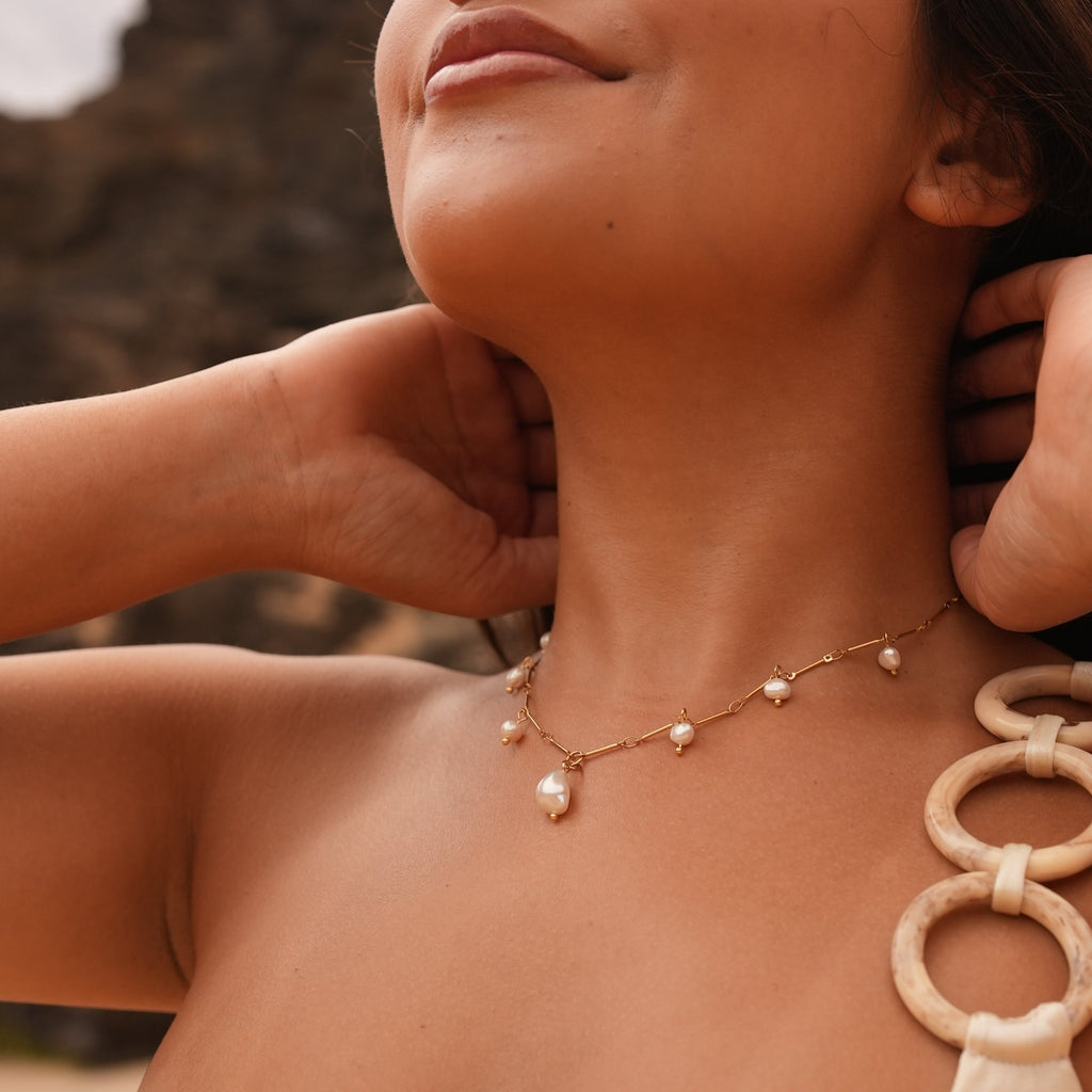 Greta – Delicate Gold Necklace Adorned with Tiny Beads