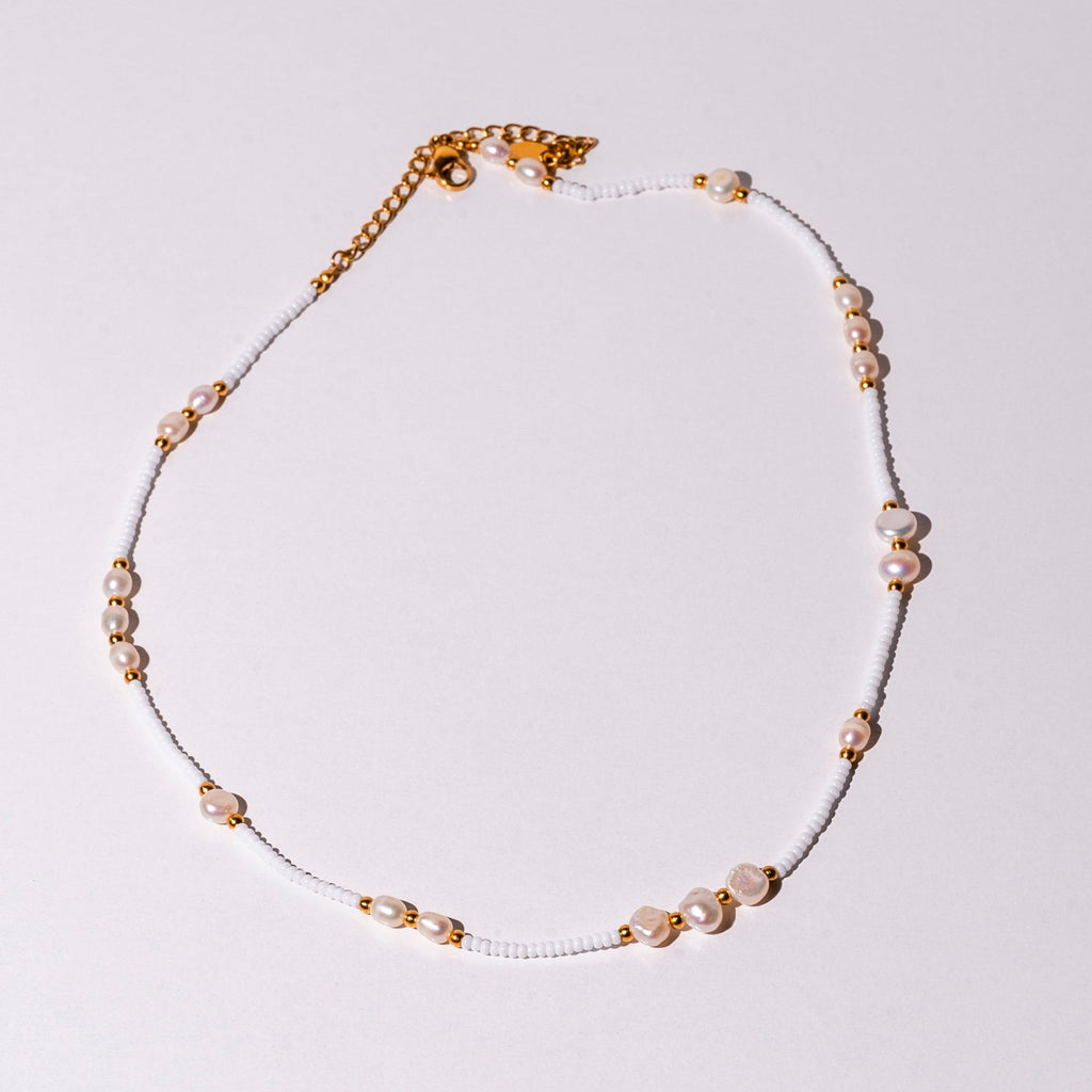 Helena – Gold Necklace Featuring a Rectangular Pendant