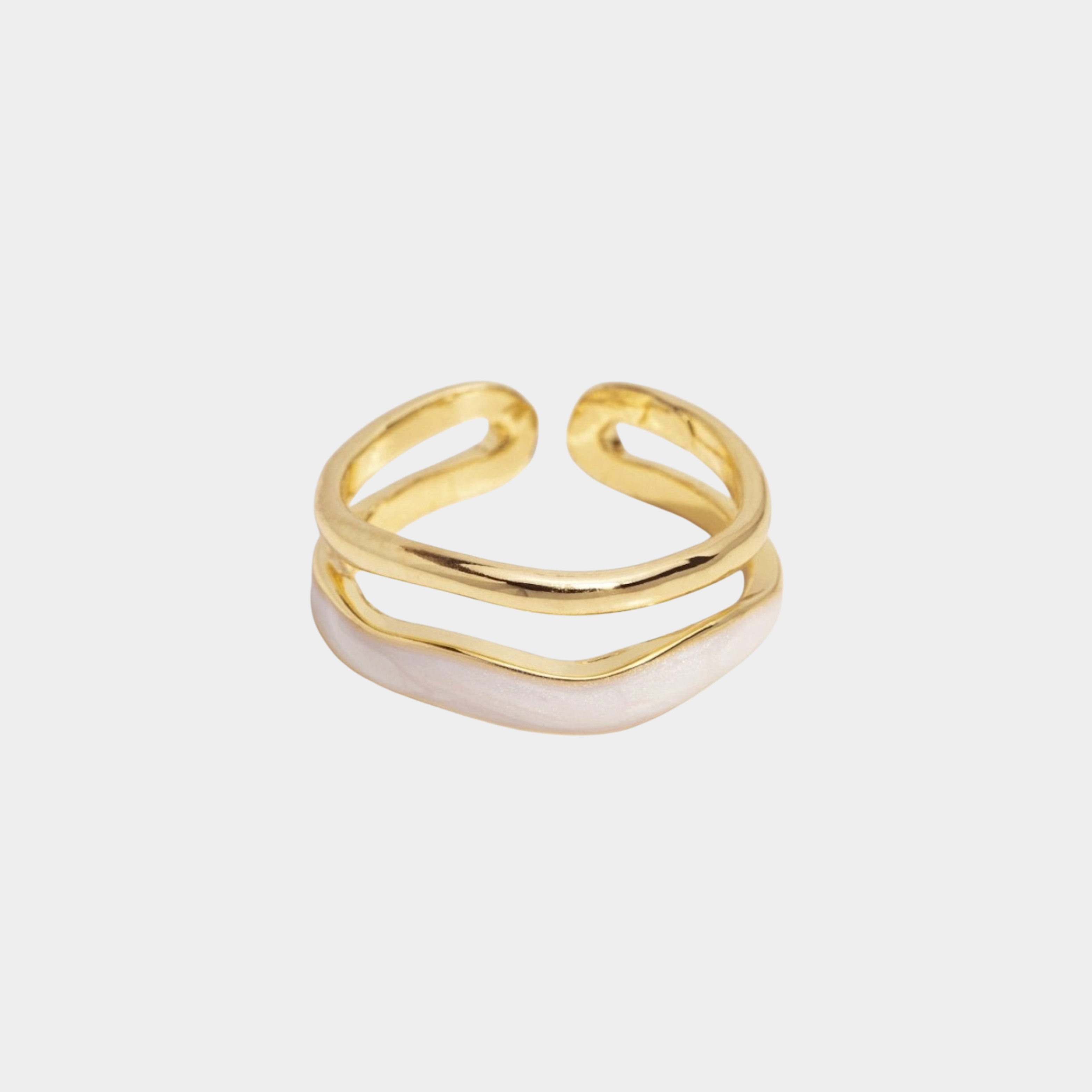 Beatrix – Elegant Gold Band Ring with a Minimalist Design