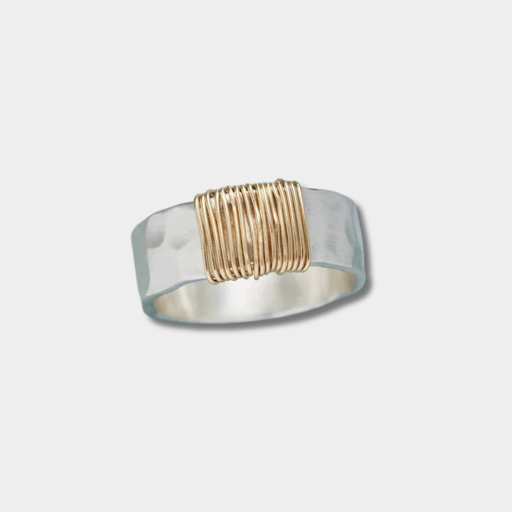 Emilia – Classic Gold and Silver Vintage Ring
