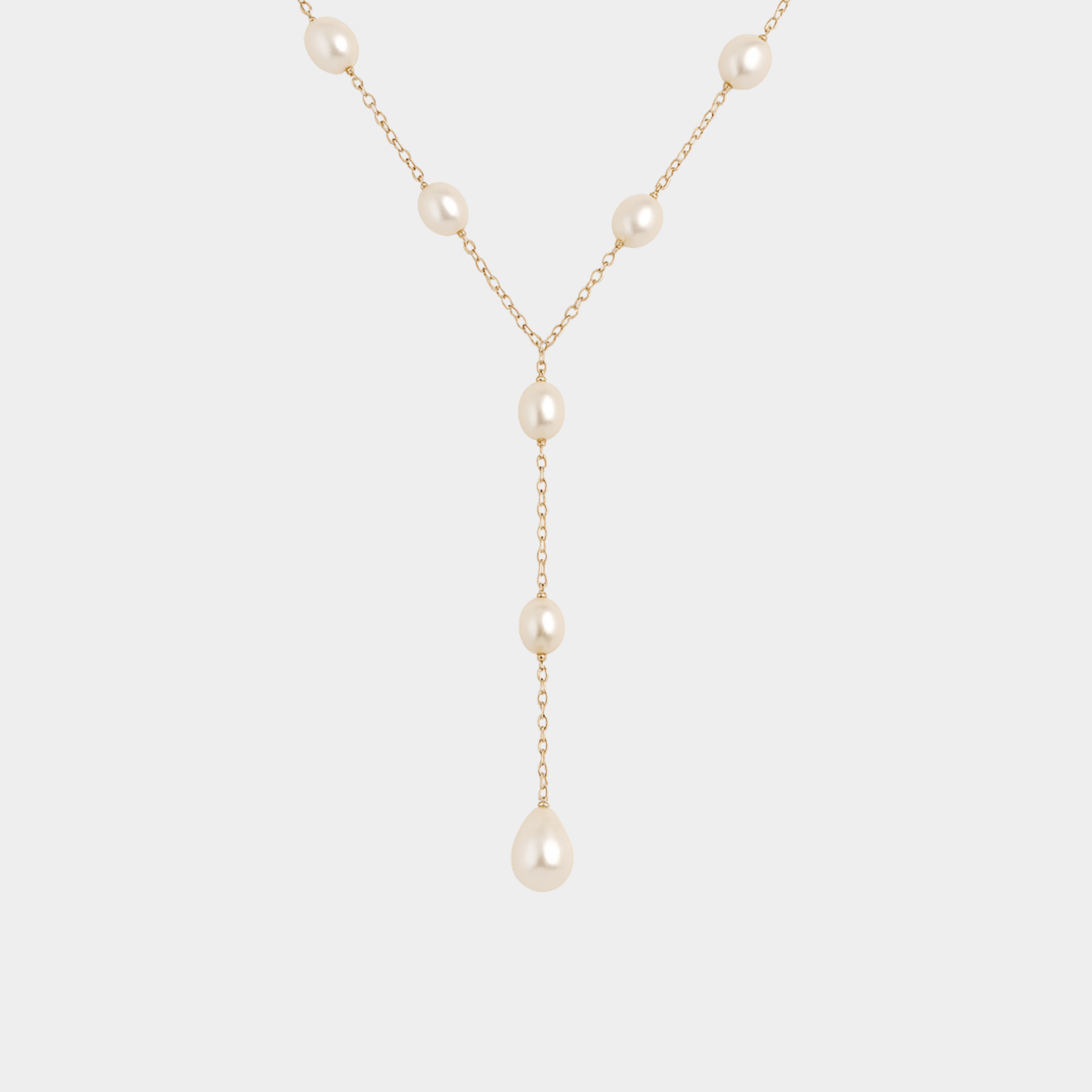 Annika – Classic Vintage Necklace Adorned with Dazzling Hanging Pearls