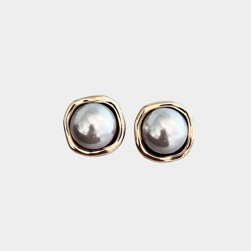 Yvonne – Sophisticated Black Pearl Earrings