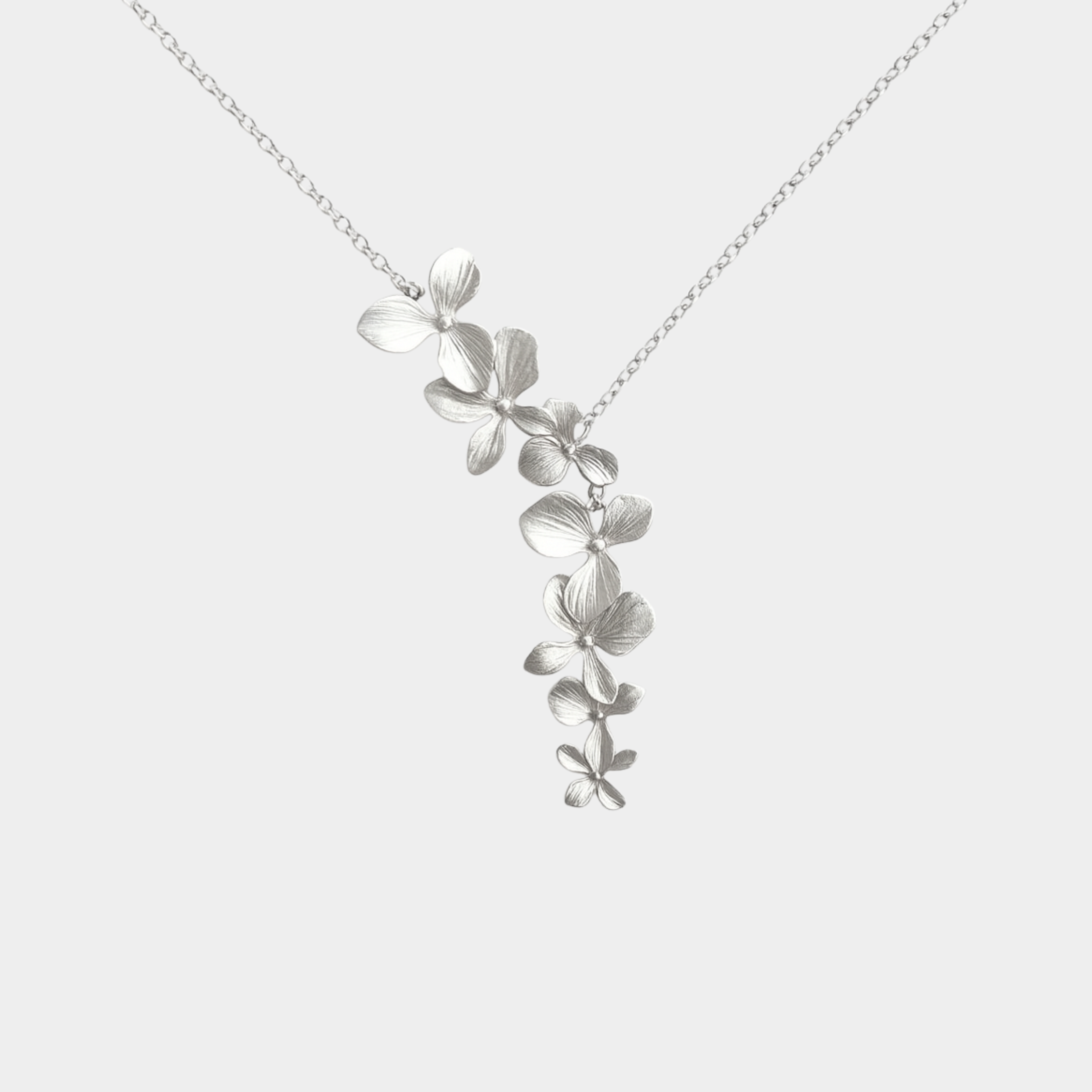 Stefanie – Elegant Gold Necklace with Subtle Circular Design