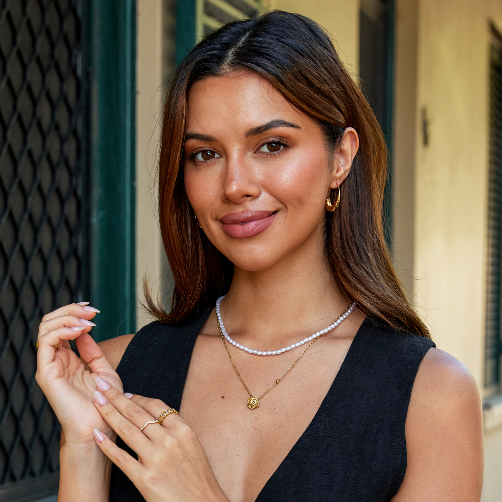 Leonora – Elegant Double Gold Necklace with Delicate Heart Accent