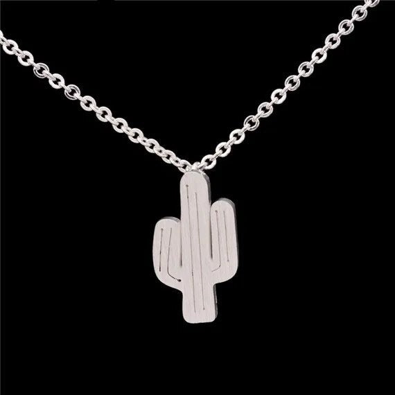 Amira – Gold Necklace Featuring a Cactus-Inspired Pendant