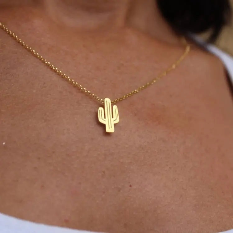 Amira – Gold Necklace Featuring a Cactus-Inspired Pendant