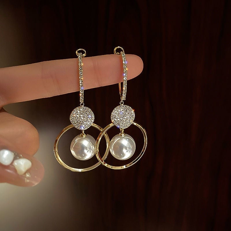 Charlotte – Gold Earrings Featuring Clear Drop Design