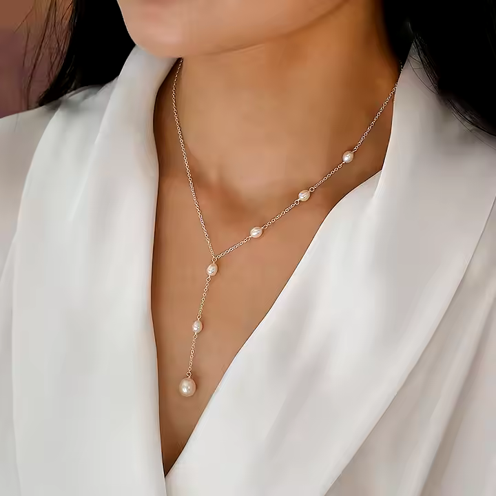 Annika – Classic Vintage Necklace Adorned with Dazzling Hanging Pearls