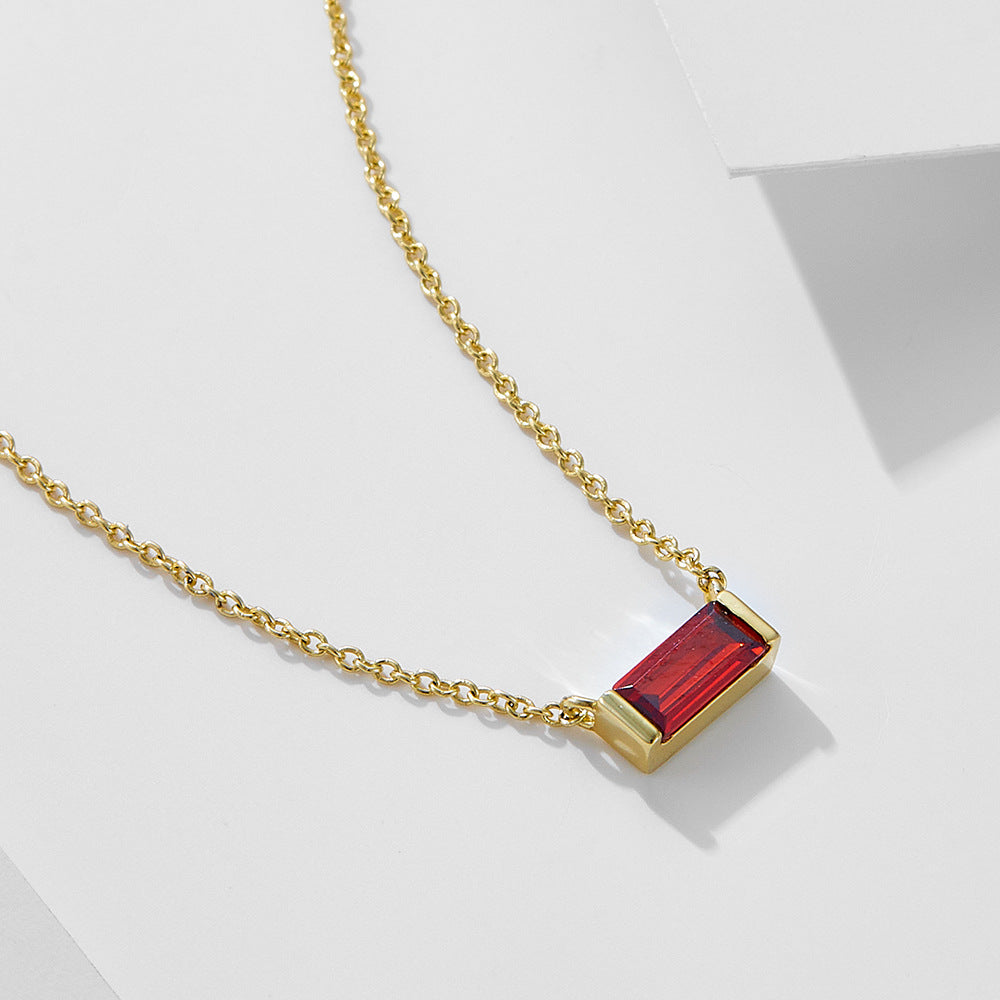 Livia – Silver Necklace Featuring a Delicate Pendant