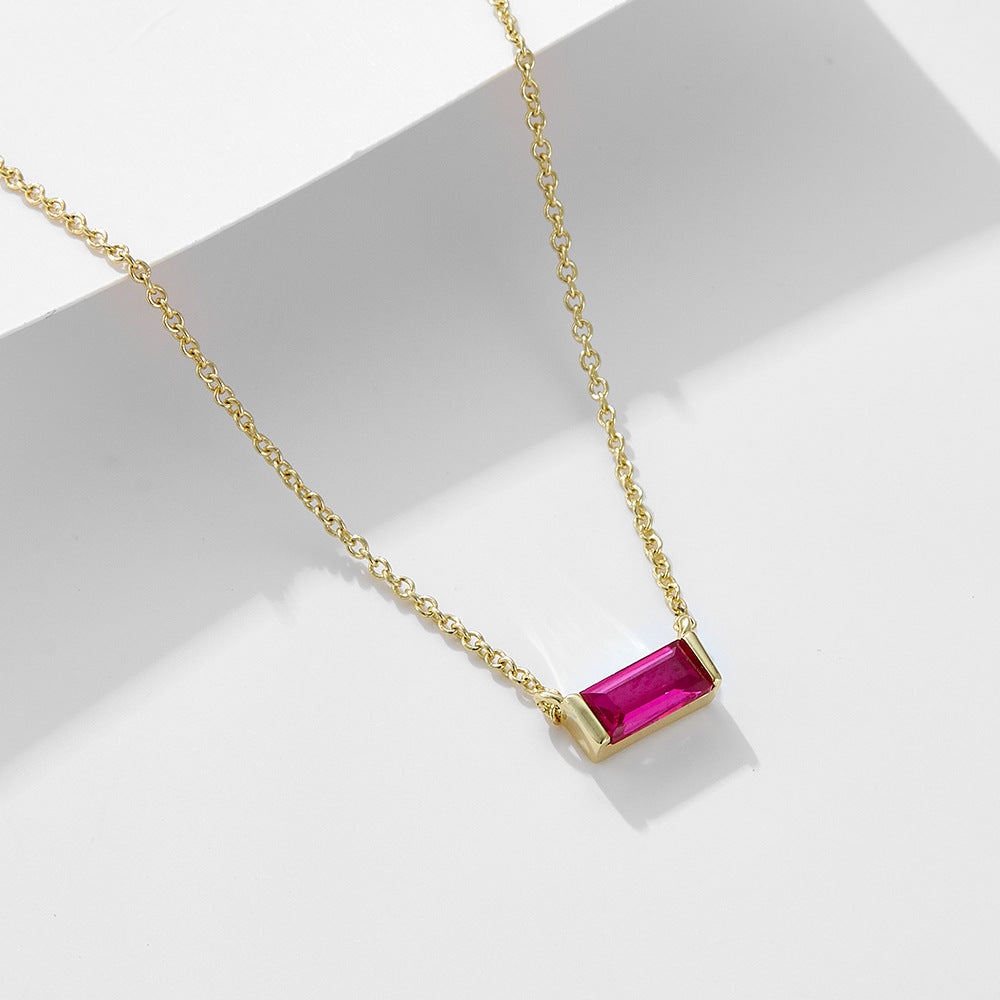 Livia – Silver Necklace Featuring a Delicate Pendant
