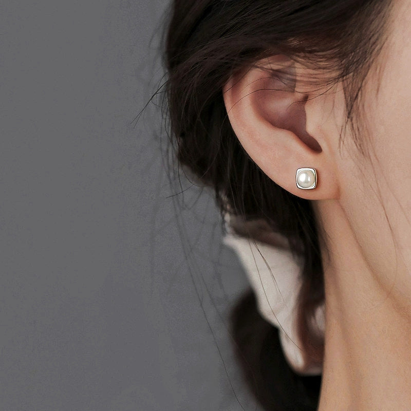 Anita – Freshwater Pearl Earrings