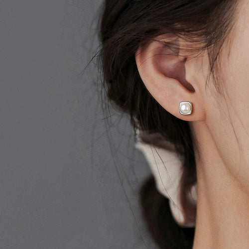 Anita – Freshwater Pearl Earrings