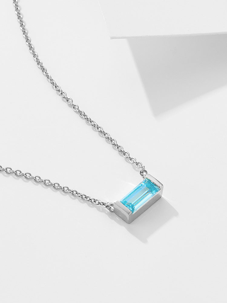 Livia – Silver Necklace Featuring a Delicate Pendant