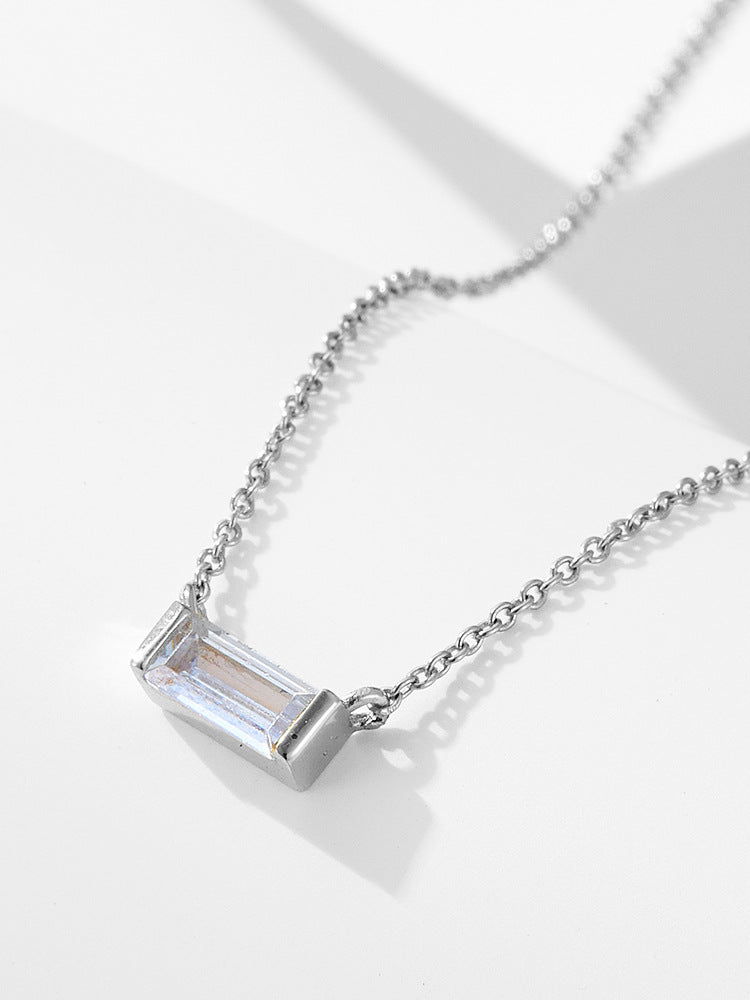 Livia – Silver Necklace Featuring a Delicate Pendant