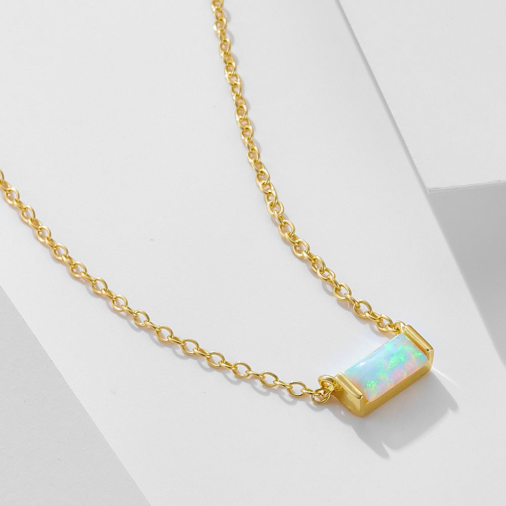 Livia – Silver Necklace Featuring a Delicate Pendant