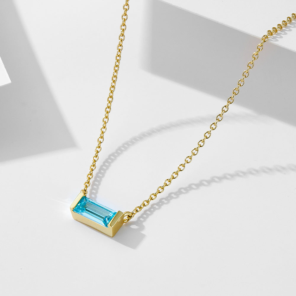 Livia – Silver Necklace Featuring a Delicate Pendant