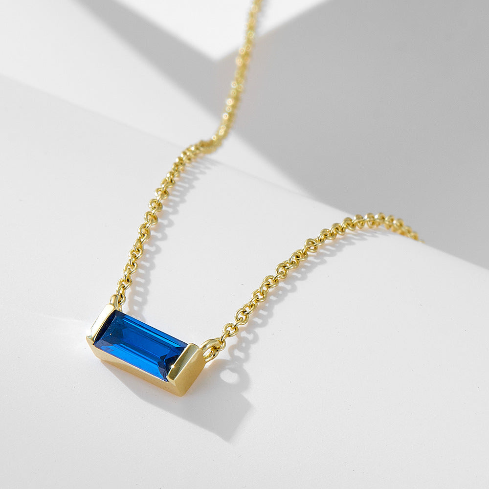 Livia – Silver Necklace Featuring a Delicate Pendant