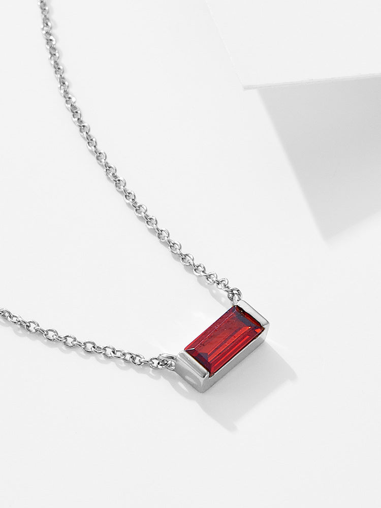Livia – Silver Necklace Featuring a Delicate Pendant