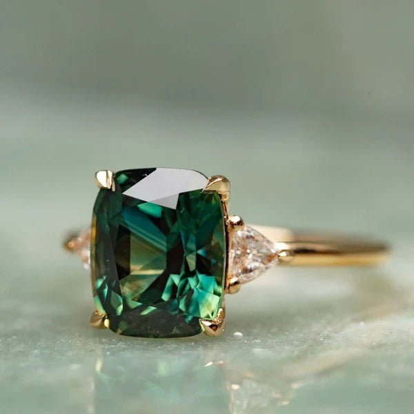 Retro-Style Gold Ring with Green Gemstone