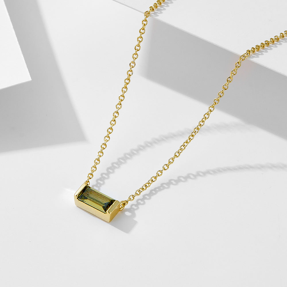 Livia – Silver Necklace Featuring a Delicate Pendant