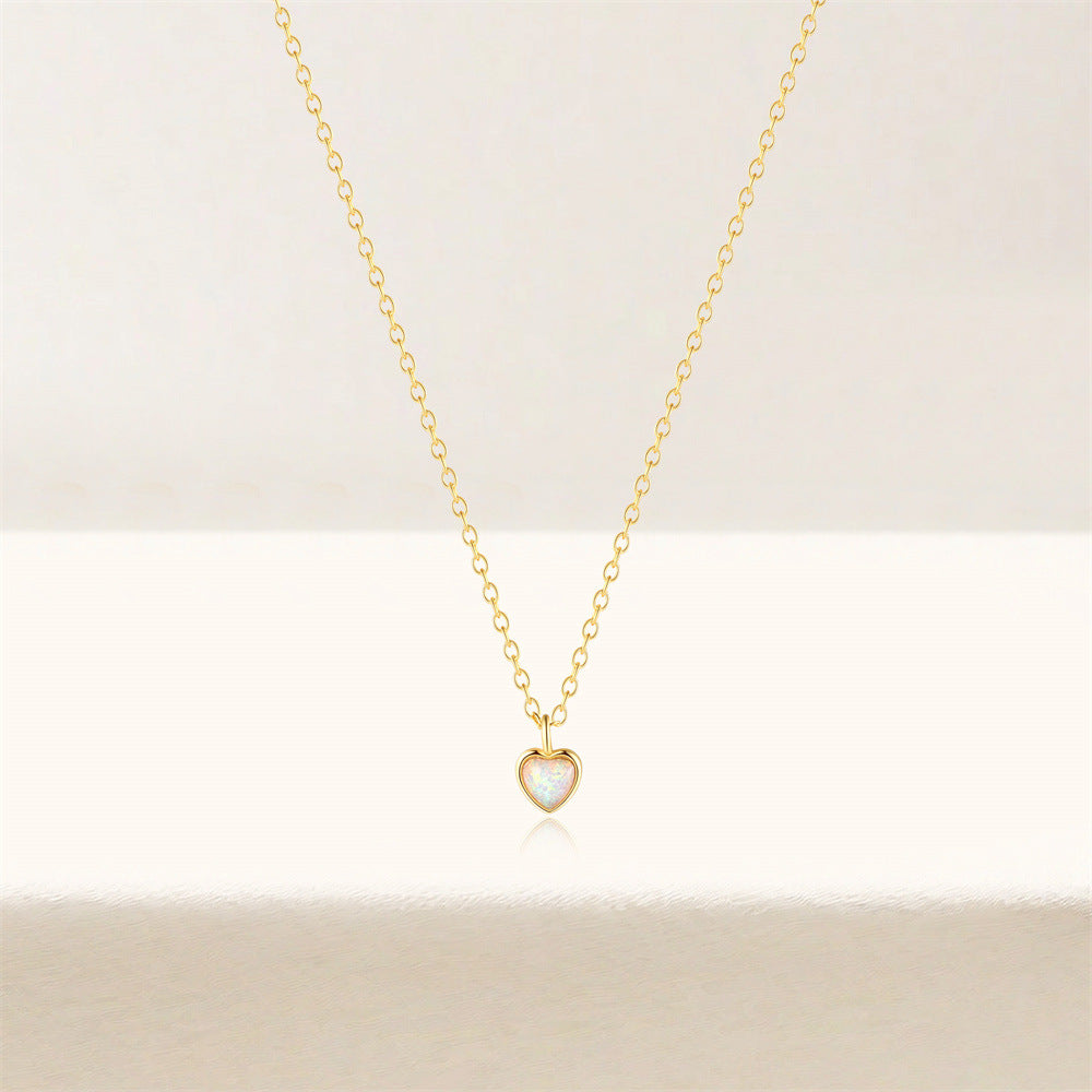Helena – Elegant Silver Chain Featuring a Petite Heart Pendant