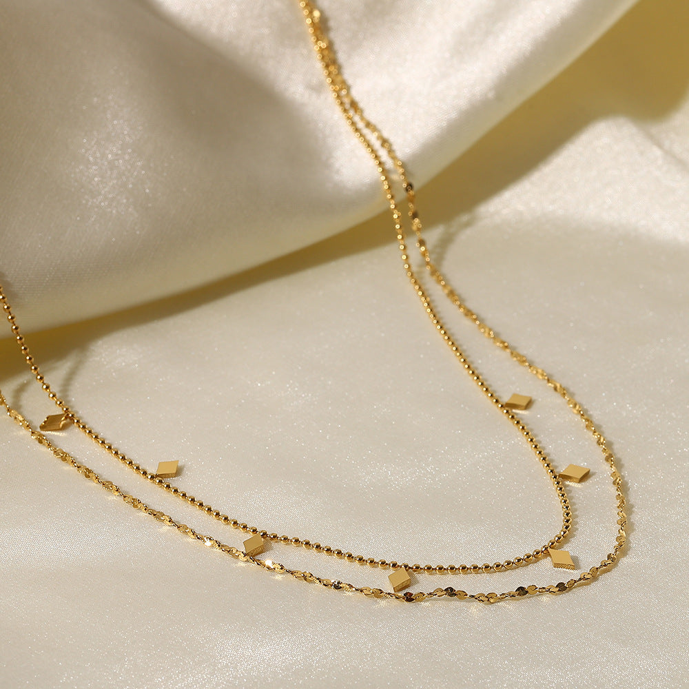 Helena – Elegant Gold Necklace with Subtle Geometric Pendant
