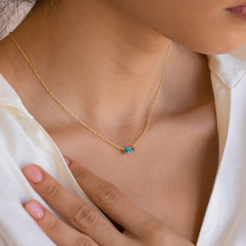 Livia – Silver Necklace Featuring a Delicate Pendant