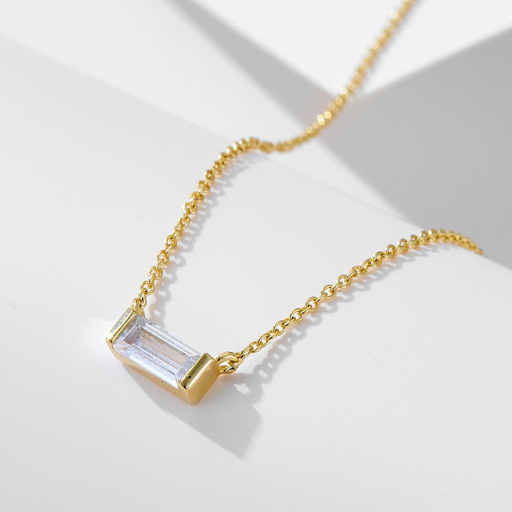 Livia – Silver Necklace Featuring a Delicate Pendant