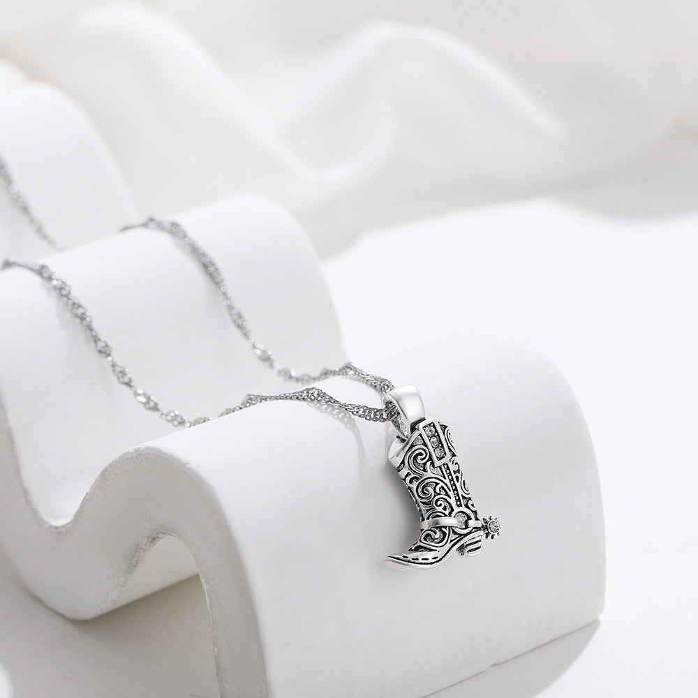 Johana – Elegant Necklace Adorned with Golden Pendants