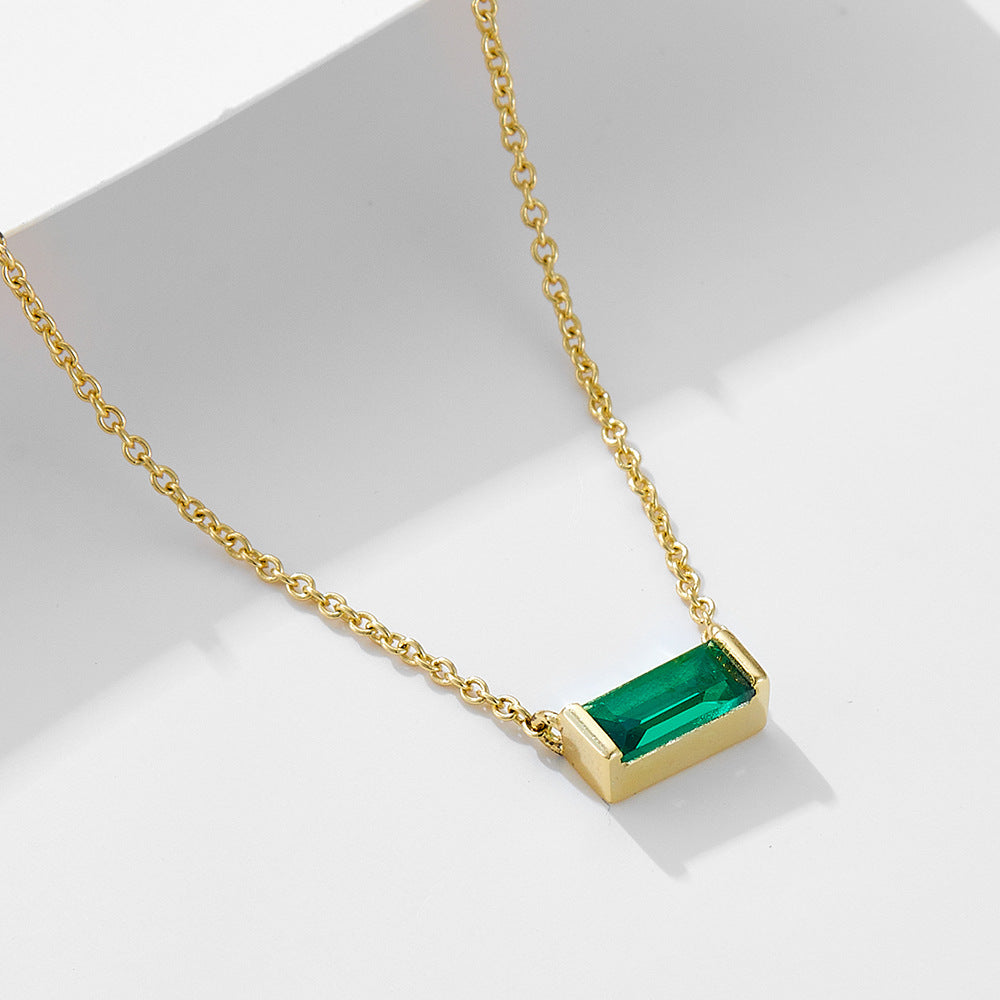 Livia – Silver Necklace Featuring a Delicate Pendant